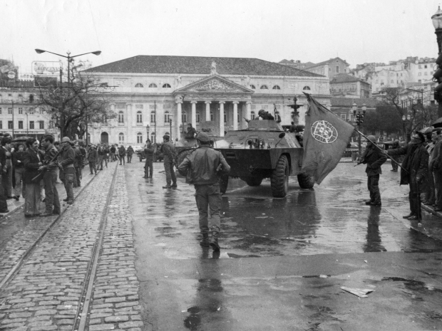 Quem és tu? — Um teatro nacional a olhar para o país