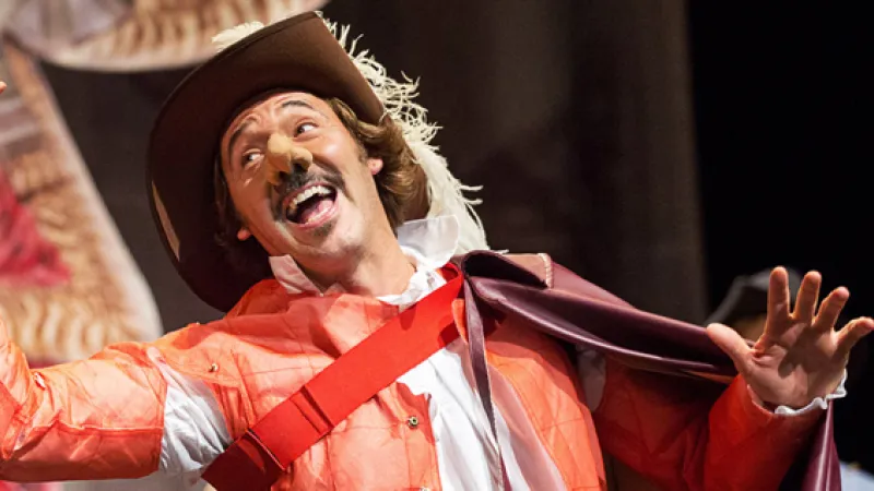 cyrano1115_73345643054a6b1a779530.jpg