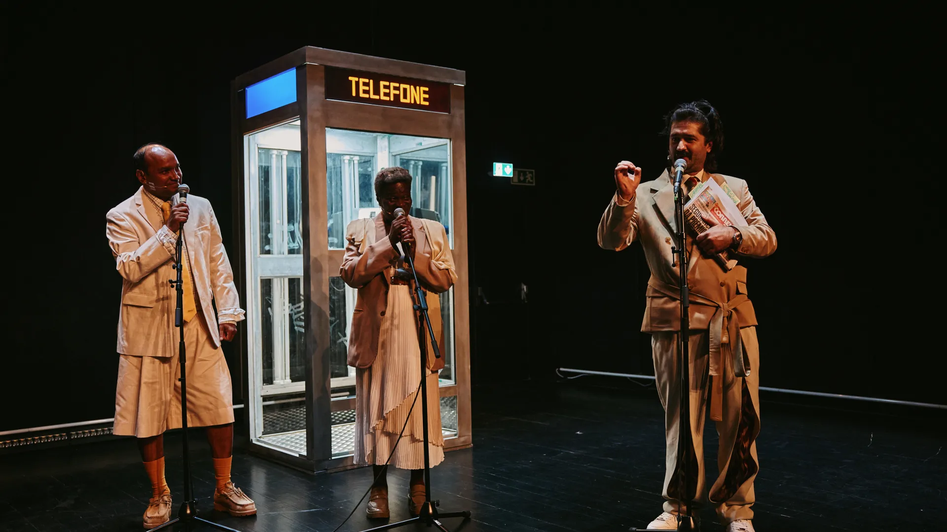 O último telefone público de Lisboa ©Filipe Ferreira, TNDMII