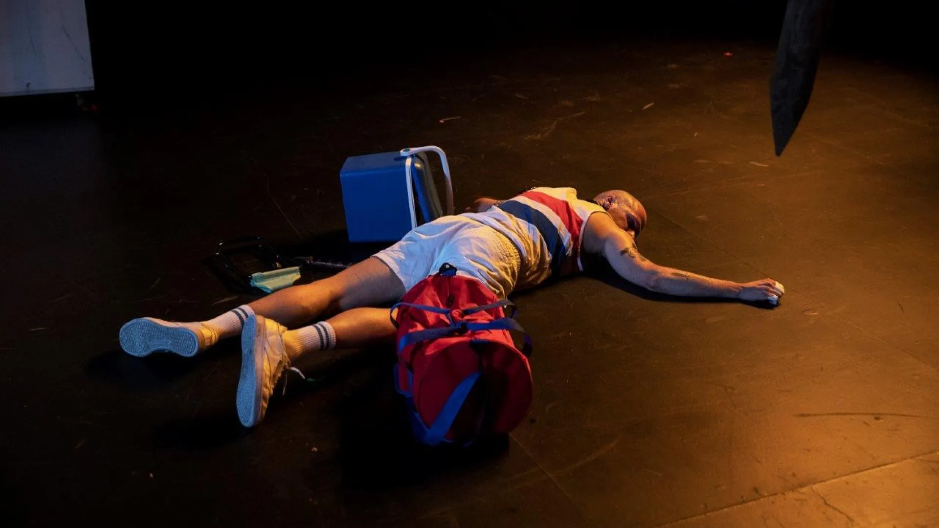 a_espera_de_godot_©filipe_ferreira_22__7392819355b9bcc8913ba4.jpg a_espera_de_godot_©filipe_ferreira_22__7392819355b9bcc8913ba4.jpg