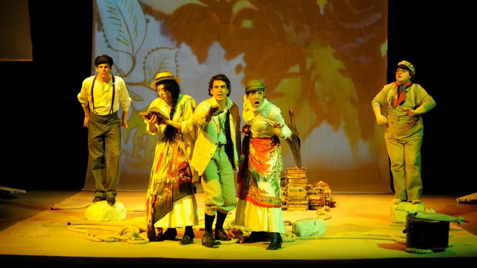 darwin..._tra_le_nuvole_©piccolo_teatro_di_milano_1_12424037265193d5a1cda41.jpg