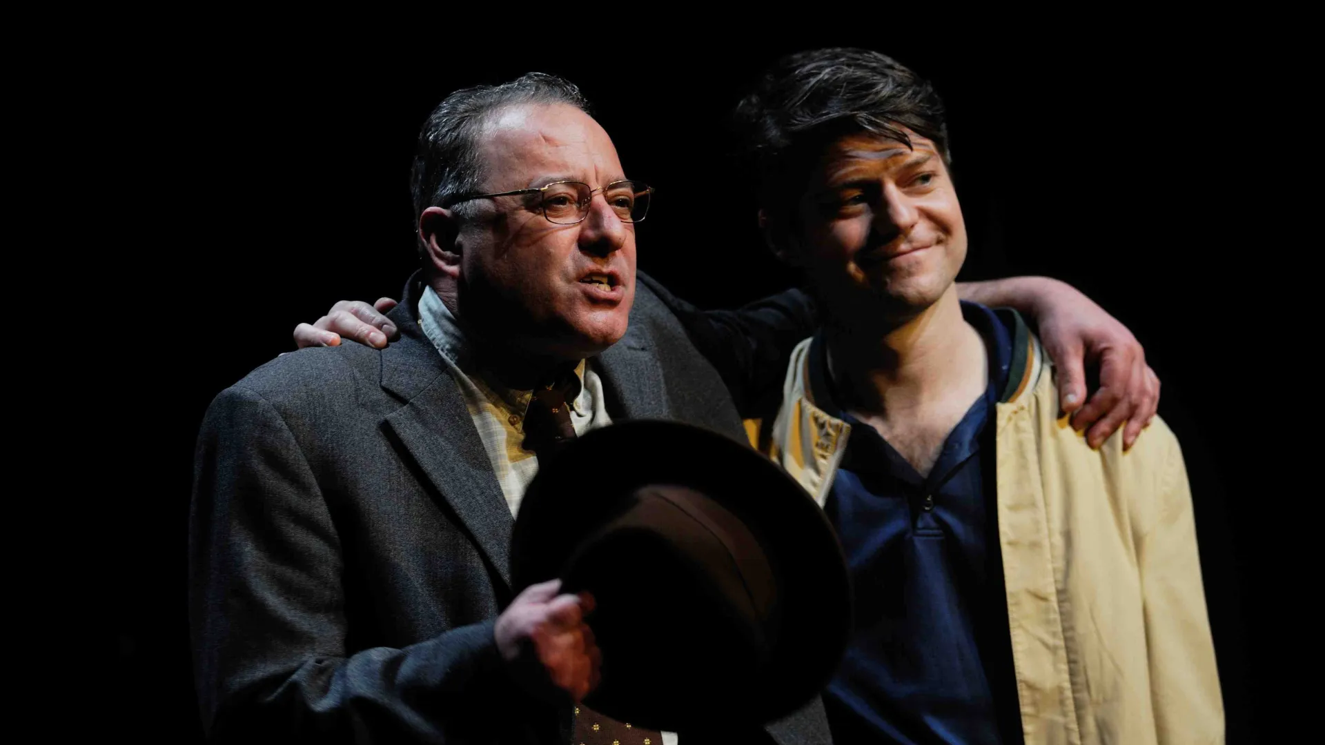 morte_de_um_caixeiro_viajante_de_arthur_miller_fotografias_de_jorge_goncalves_21__174530581361094295e552c.jpg morte_de_um_caixeiro_viajante_de_arthur_miller_fotografias_de_jorge_goncalves_21__174530581361094295e552c.jpg